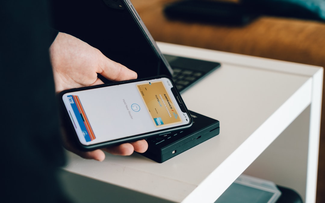 Apple Pay i Google Pay sprawiły, że ludzie coraz częściej wychodzą bez portfela