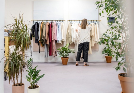 COS i Arket przyciągają ludzi zmęczonych fast fashion z sieciówek