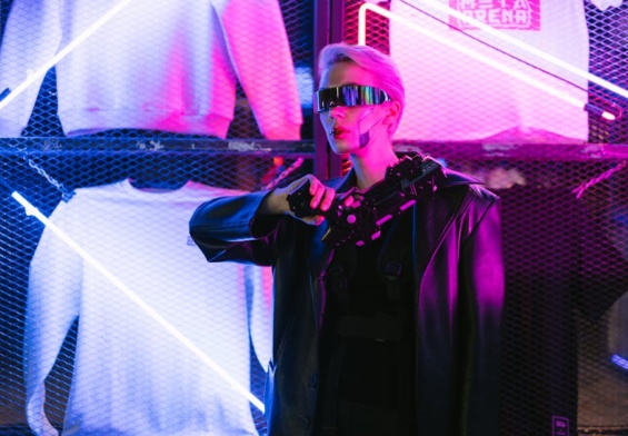 Coraz popularniejsze stają się ubrania „techwear” inspirowane Japonią i Koreą