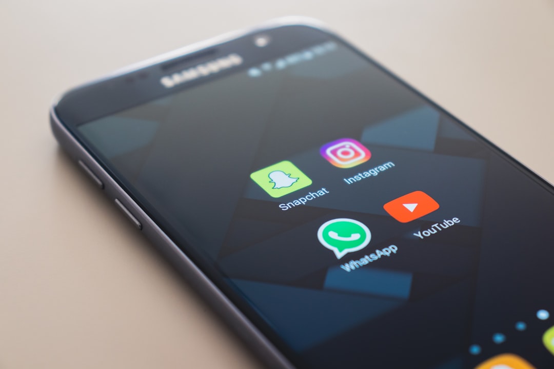 Coraz więcej biznesów działa głównie przez Instagram i WhatsApp
