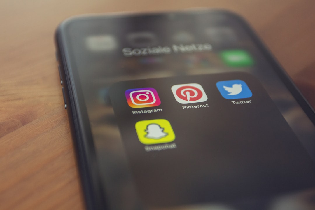 Coraz więcej usług działa dziś wyłącznie przez Instagram lub WhatsApp