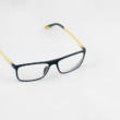 Dlaczego tyle osób zaczęło nosić okulary jeszcze przed trzydziestką