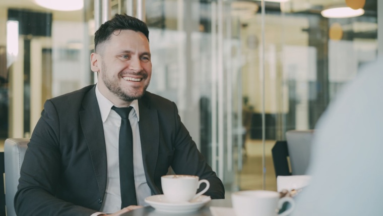 Młodzi CEO bez studiów - czy dyplom naprawdę traci znaczenie?