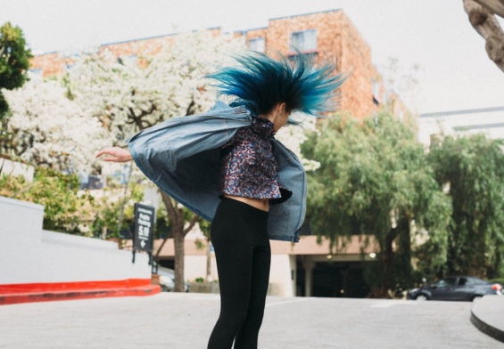 Moda na „clean girl aesthetic” powoli znika z Instagrama i TikToka