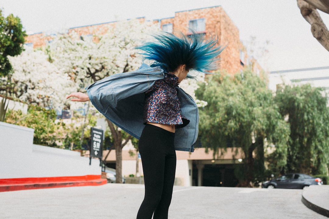 Moda na „clean girl aesthetic” powoli znika z Instagrama i TikToka