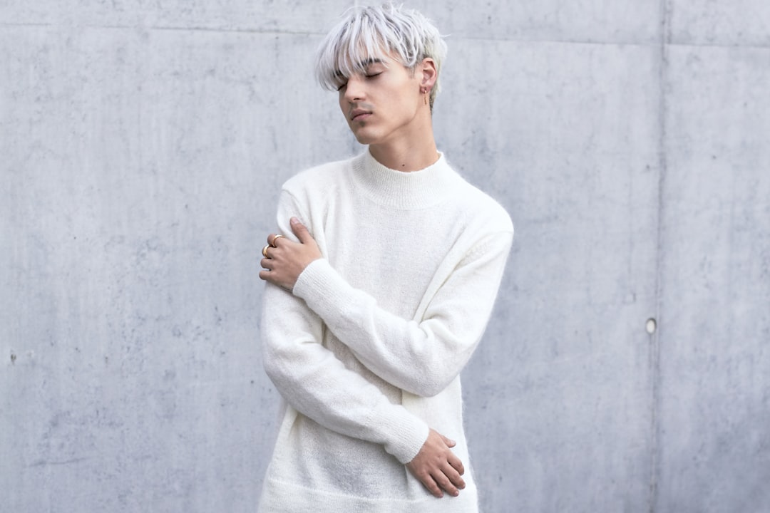 Moda uliczna w Polsce coraz mocniej inspiruje się Skandynawią i Koreą
