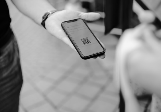 QR kody po pandemii weszły do restauracji, parkingów i codziennych płatności na stałe