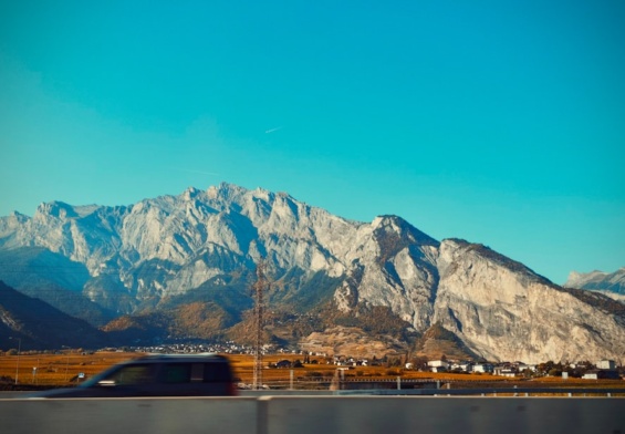 Roadtrip po Europie w 2026 roku — najlepsze trasy dla fanów motoryzacji i stylu życia