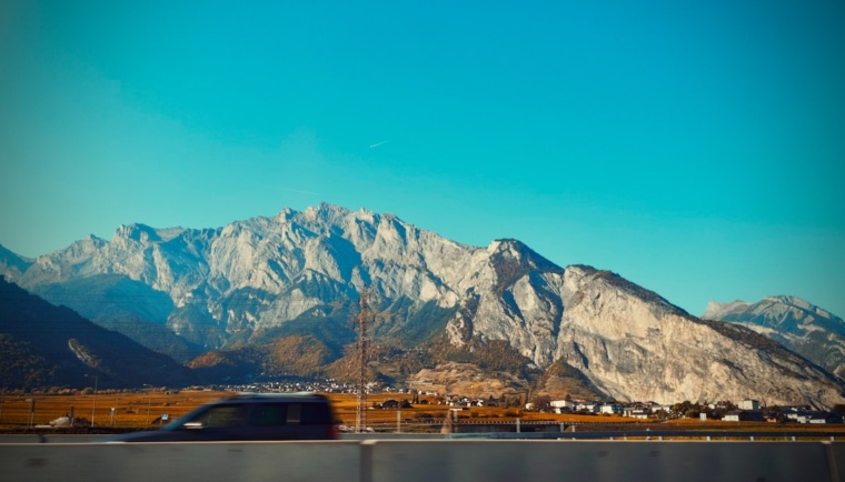 Roadtrip po Europie w 2026 roku — najlepsze trasy dla fanów motoryzacji i stylu życia