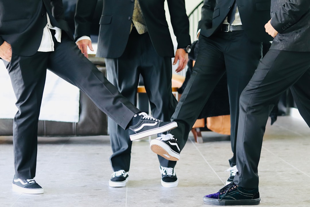 Sneakersy do garnituru przestały szokować nawet w korporacjach