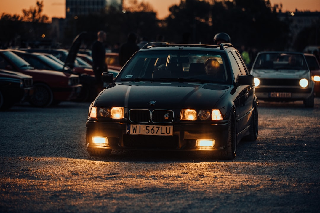 Stare BMW i Mercedesy znowu zyskują popularność