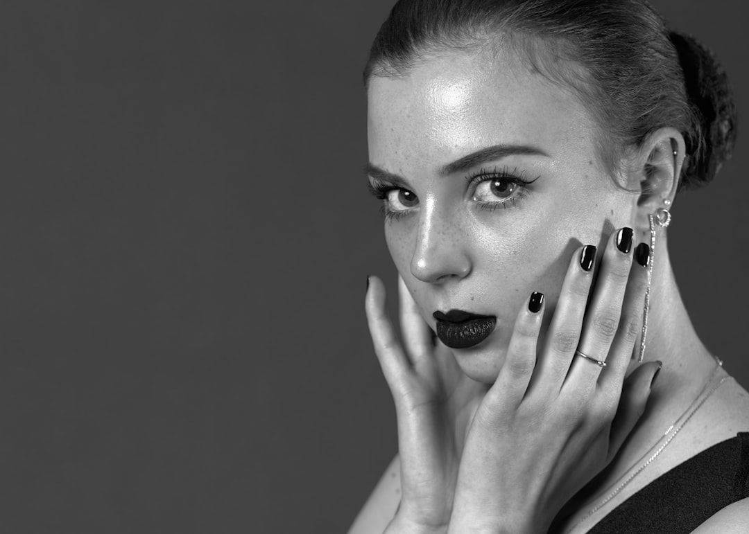 TikTok wypromował estetykę „clean girl”, a Instagram szybko ją skomercjalizował